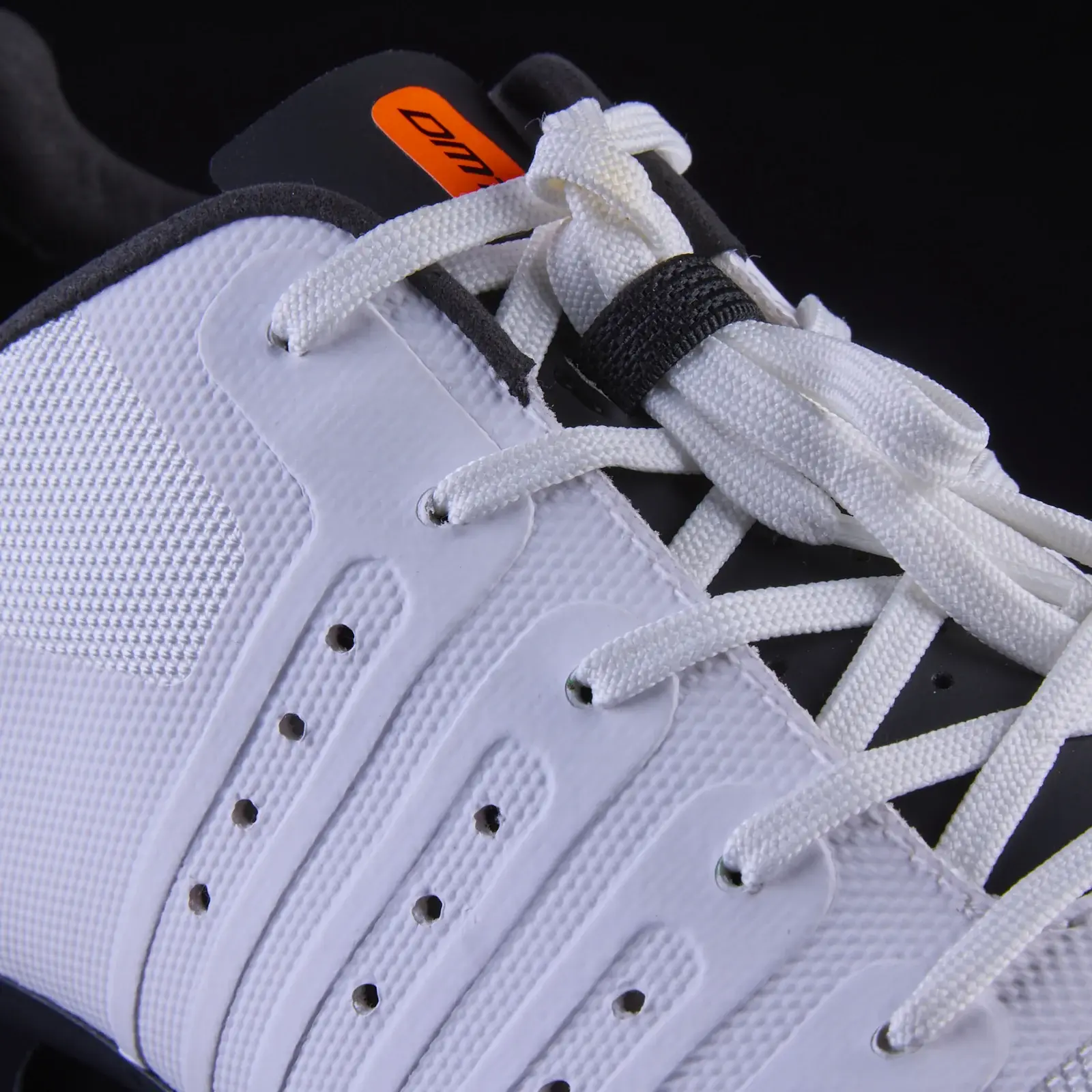 Scarpe bdc con i lacci.webp
